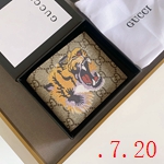 グッチ 二つ折り短財布 偽物